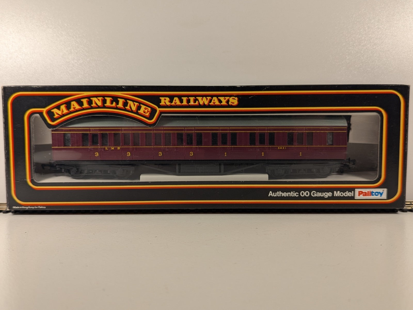 Mainline 12201 OO Gauge LMS Maroon 57ft Corridor Composite Coach No. 3621