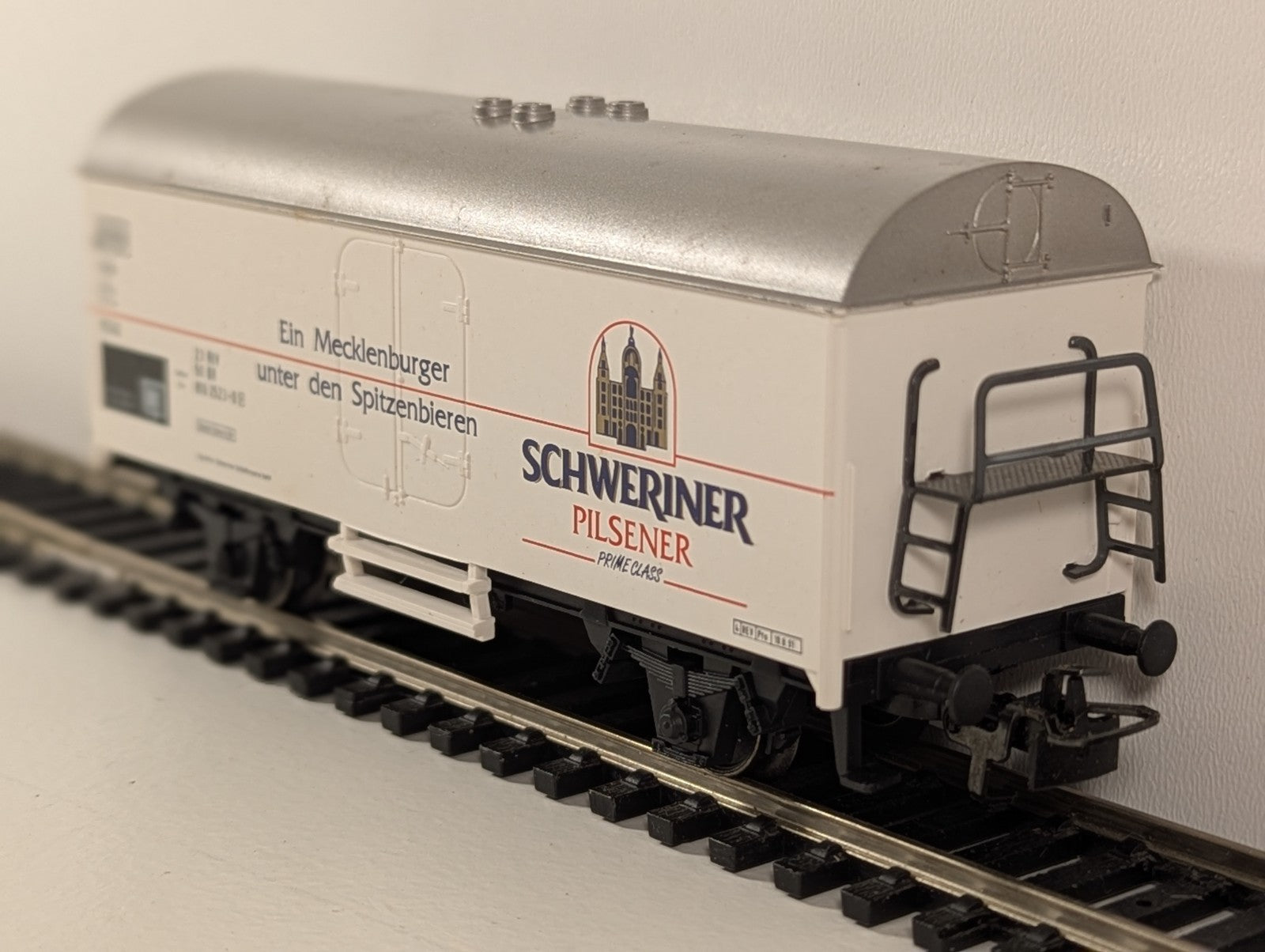 Märklin HO 4418 Schweriner Pilsener Refrigerator Wagon