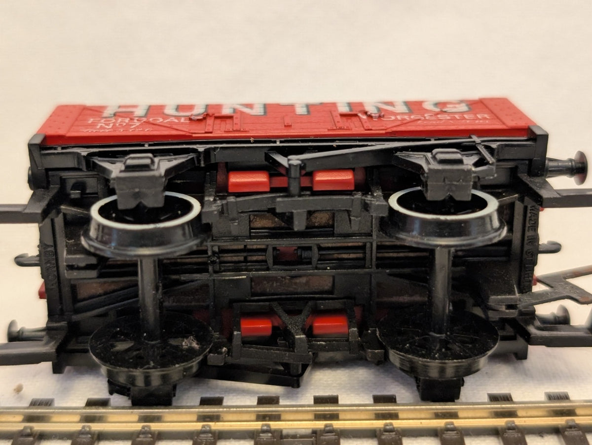 Hornby OO Gauge Private Owner 5-Plank Open Wagon 'Hunting' 7