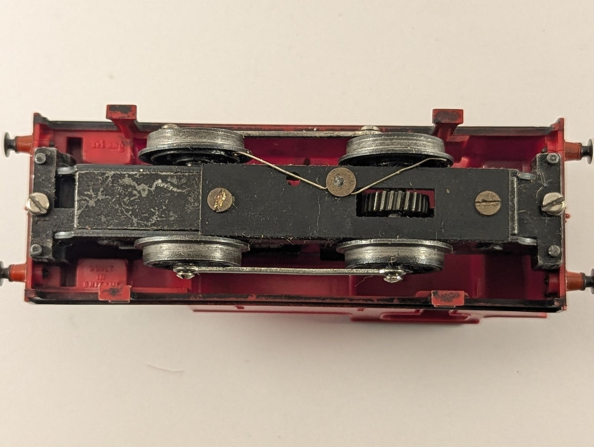 Tri-ang OO Gauge 0-4-0 Tank Locomotive Steam Locomotive 9 Red