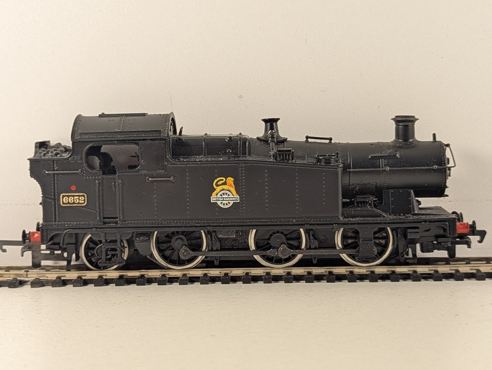 Mainline OO Gauge Class 6600 0-6-2T Steam Locomotive 6652 BR Black