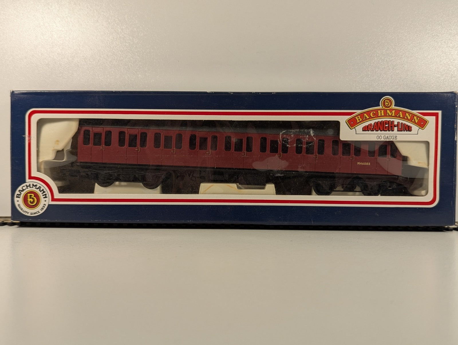Bachmann OO Gauge 57ft BR Mk1 Suburban Passenger Coach M46083 BR Crimson