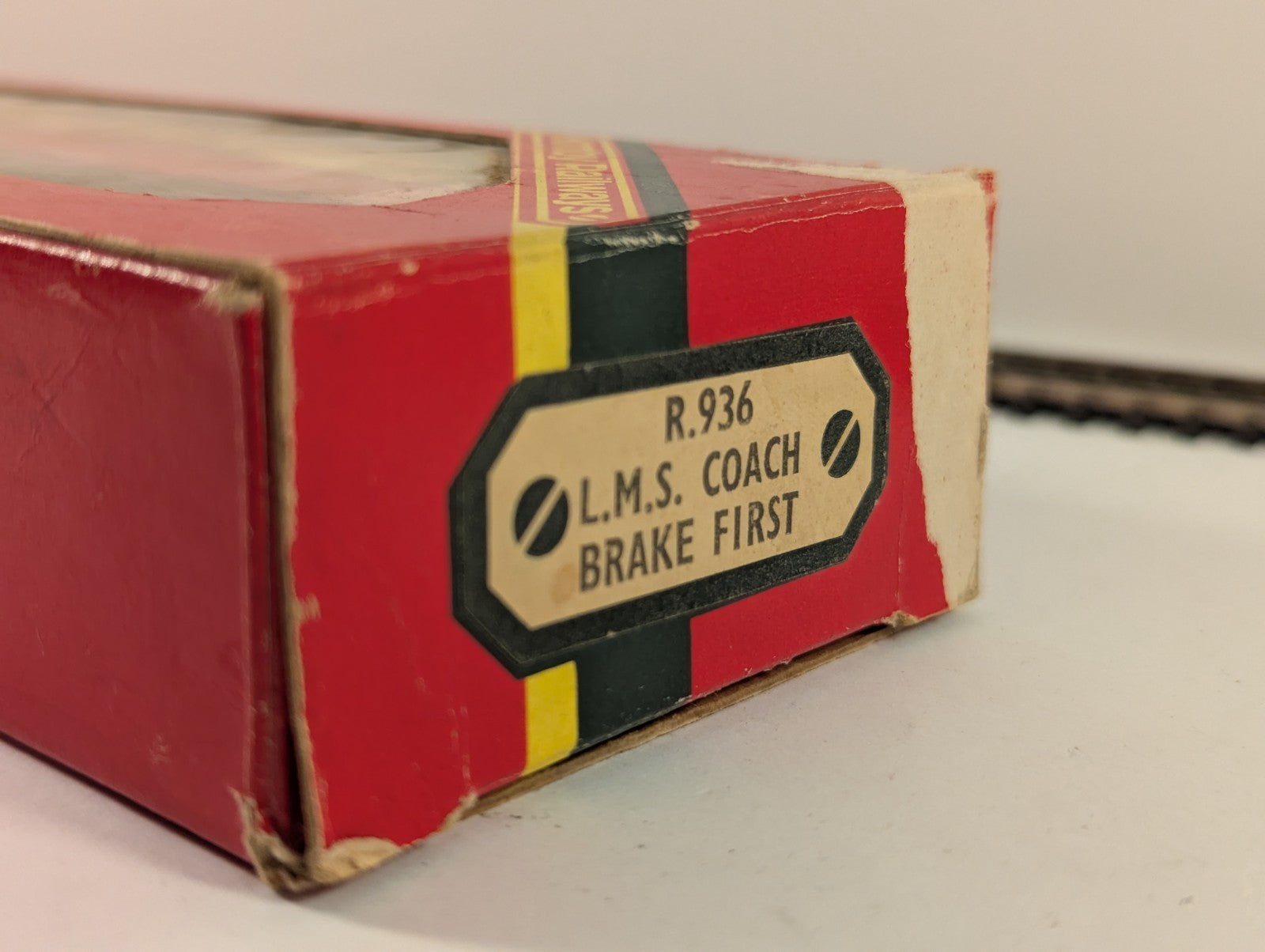Hornby Railways OO Gauge BR Crimson and Cream composite Coach boxed