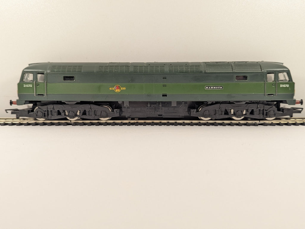 Hornby OO Gauge Class 47 'Mammoth' Diesel Locomotive D1670 BR Two-Tone Green