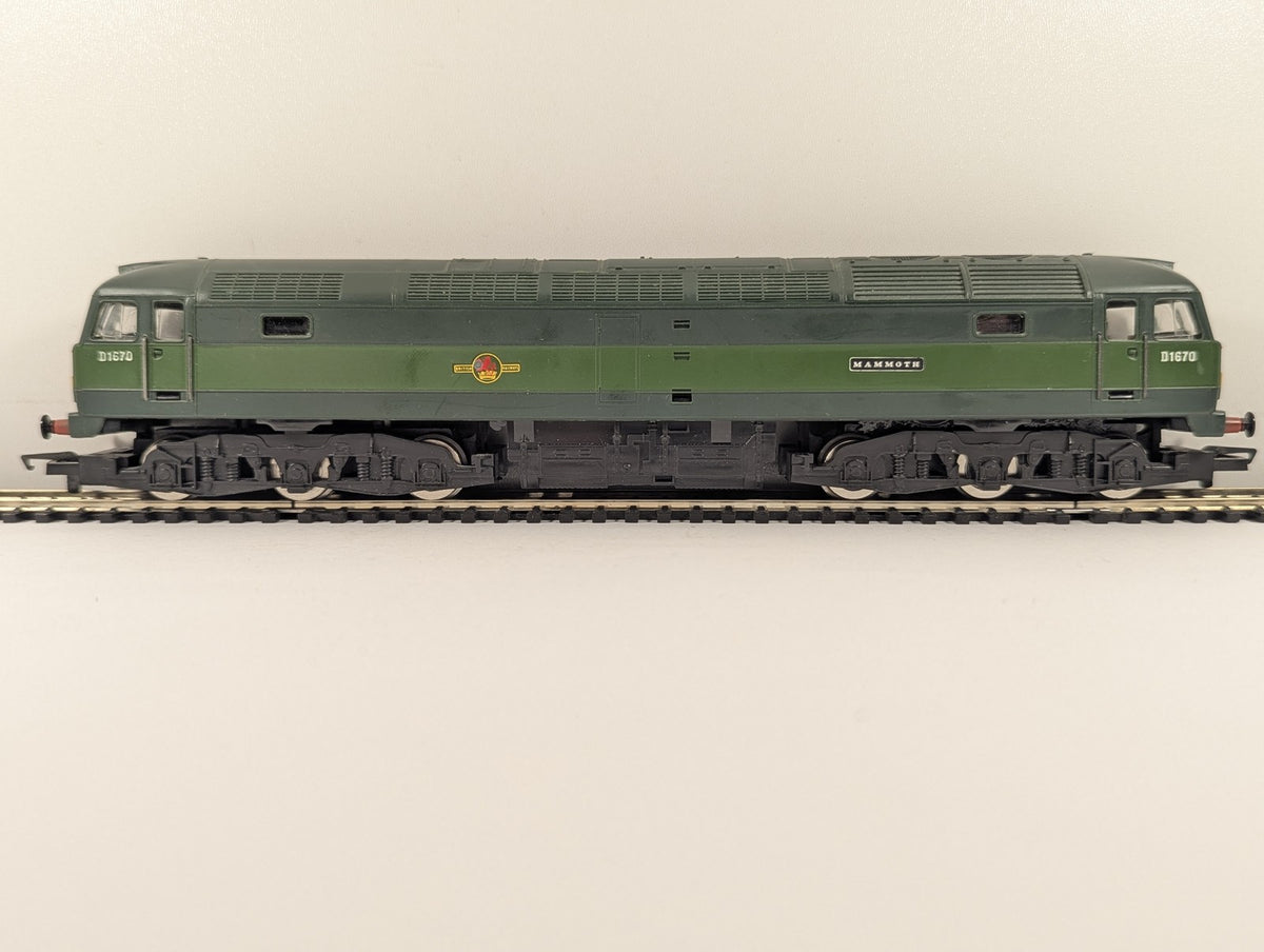 Hornby OO Gauge Class 47 'Mammoth' Diesel Locomotive D1670 BR Two-Tone Green