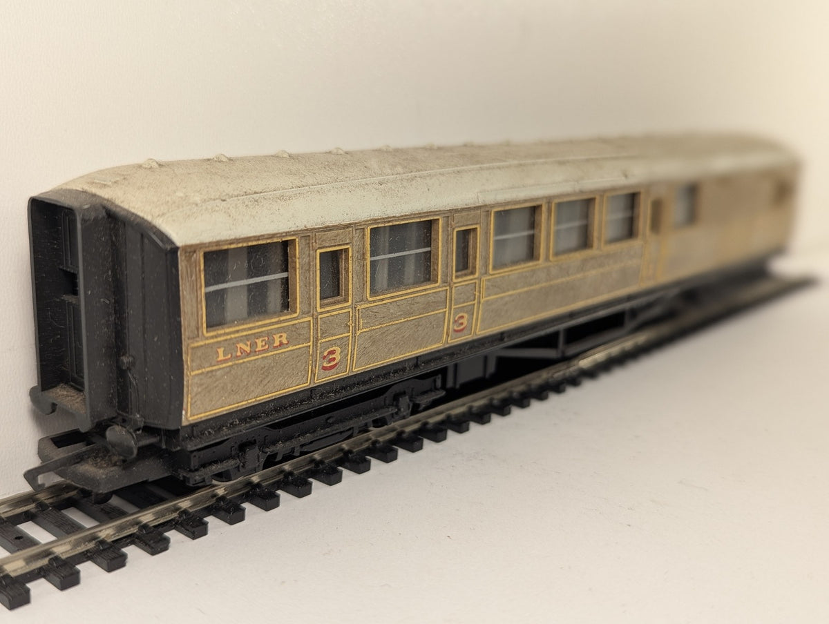 Hornby OO Gauge LNER Composite Coach Passenger Coach 4237 LNER Teak R433