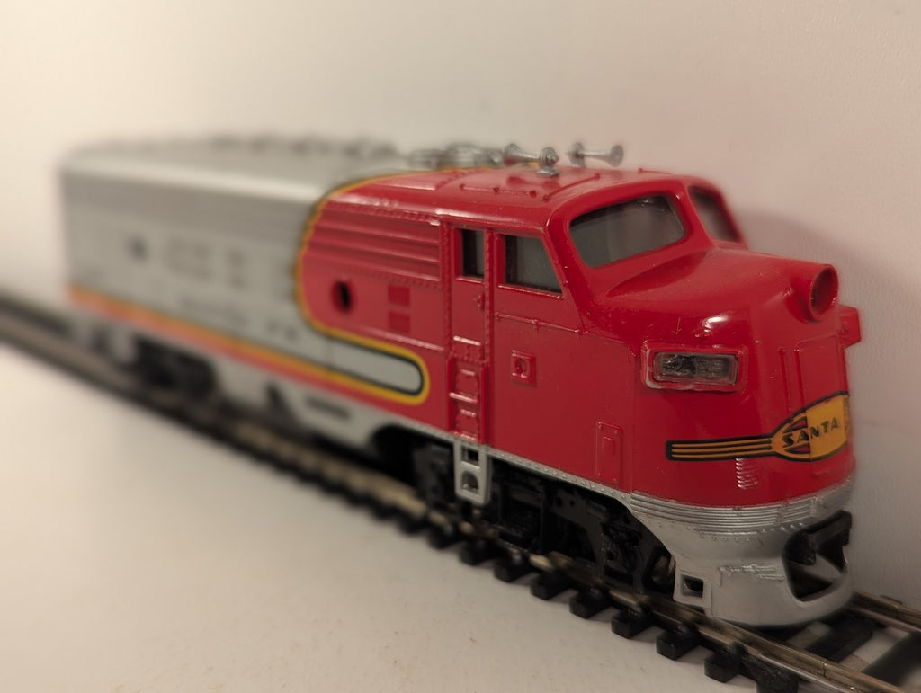 Bachmann HO Gauge EMD F9A Diesel Locomotive 307 Santa Fe Warbonnet