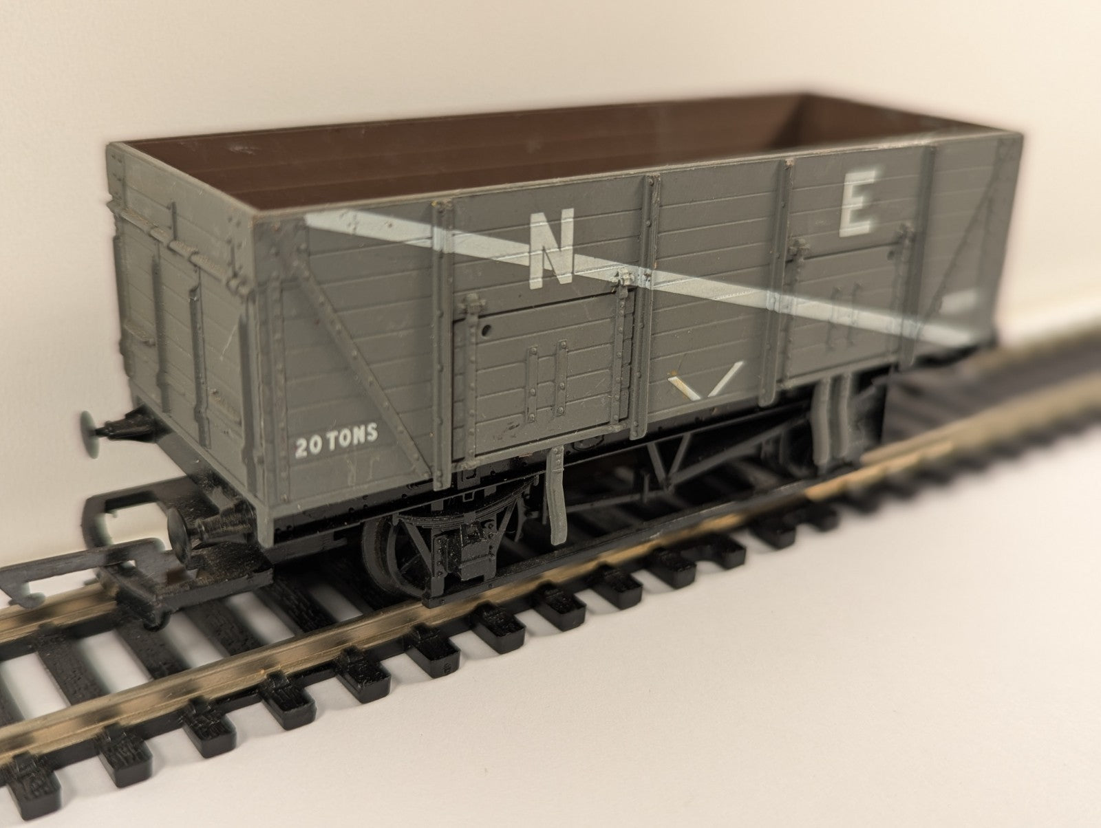 Airfix / GMR 54369-3 OO Gauge 20-Ton Mineral Wagon – LNER Grey