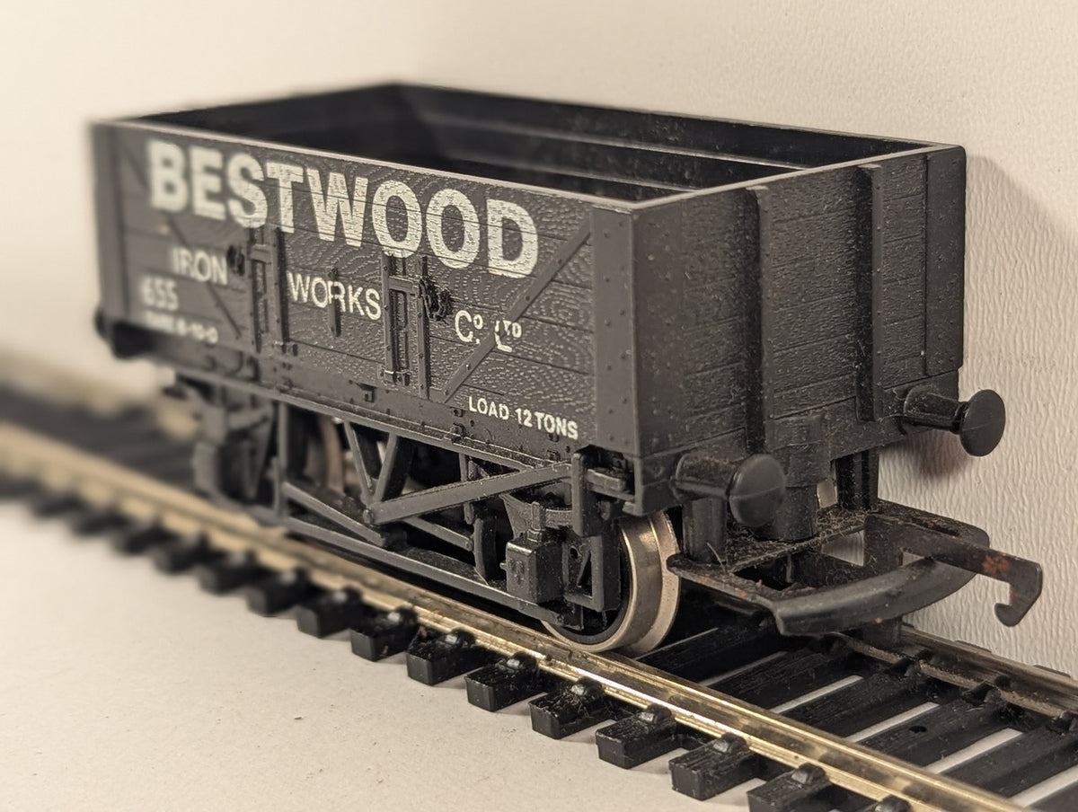 Hornby OO Gauge 7-Plank Wagon 'Bestwood' Goods Wagon 655