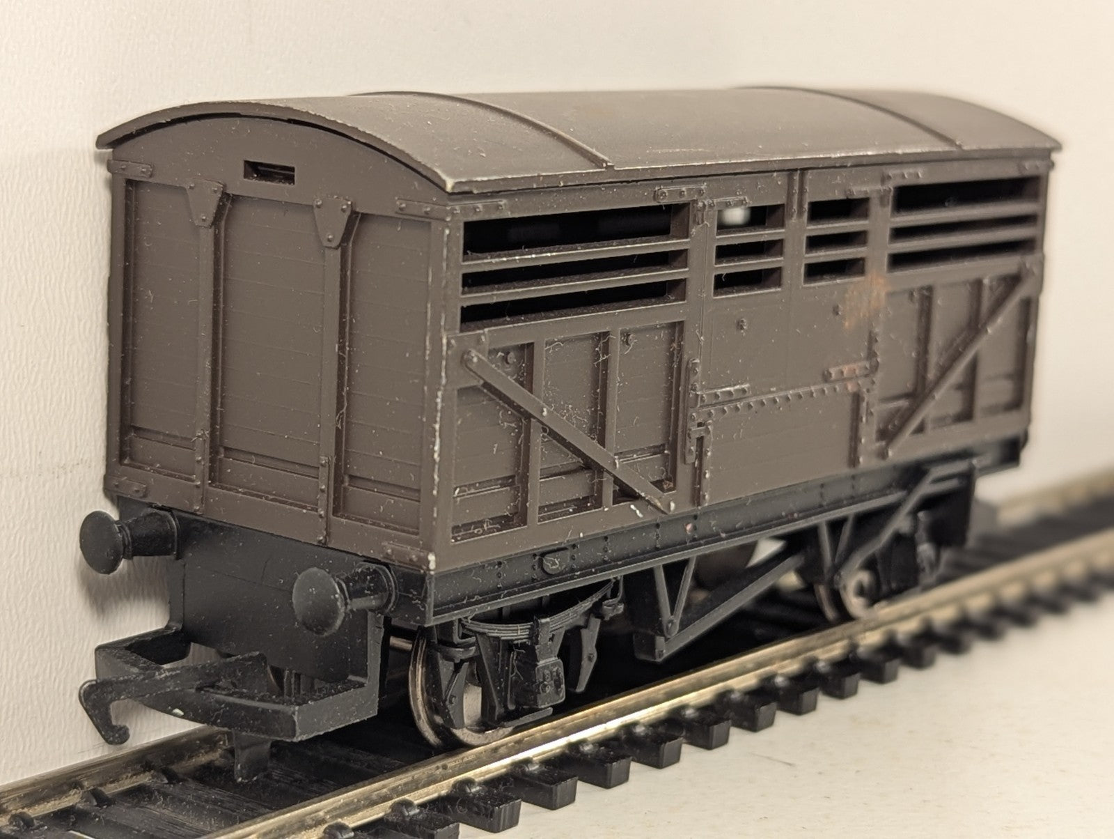 Hornby OO Gauge SR Cattle Wagon Goods Wagon Brown Thomas and Friends