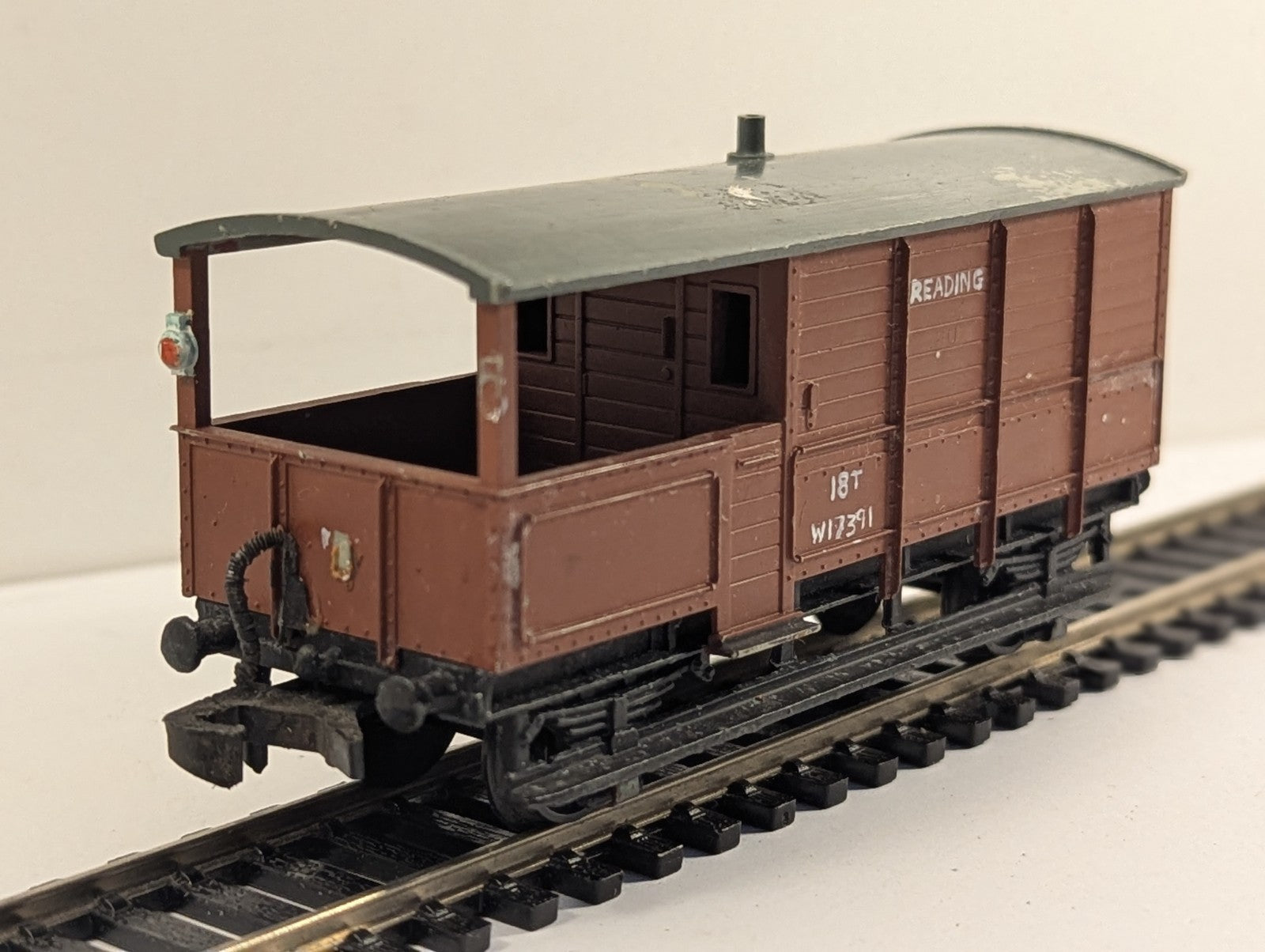 Hornby Dublo OO Gauge MR 20-Ton Goods Brake Van Repainted W17391