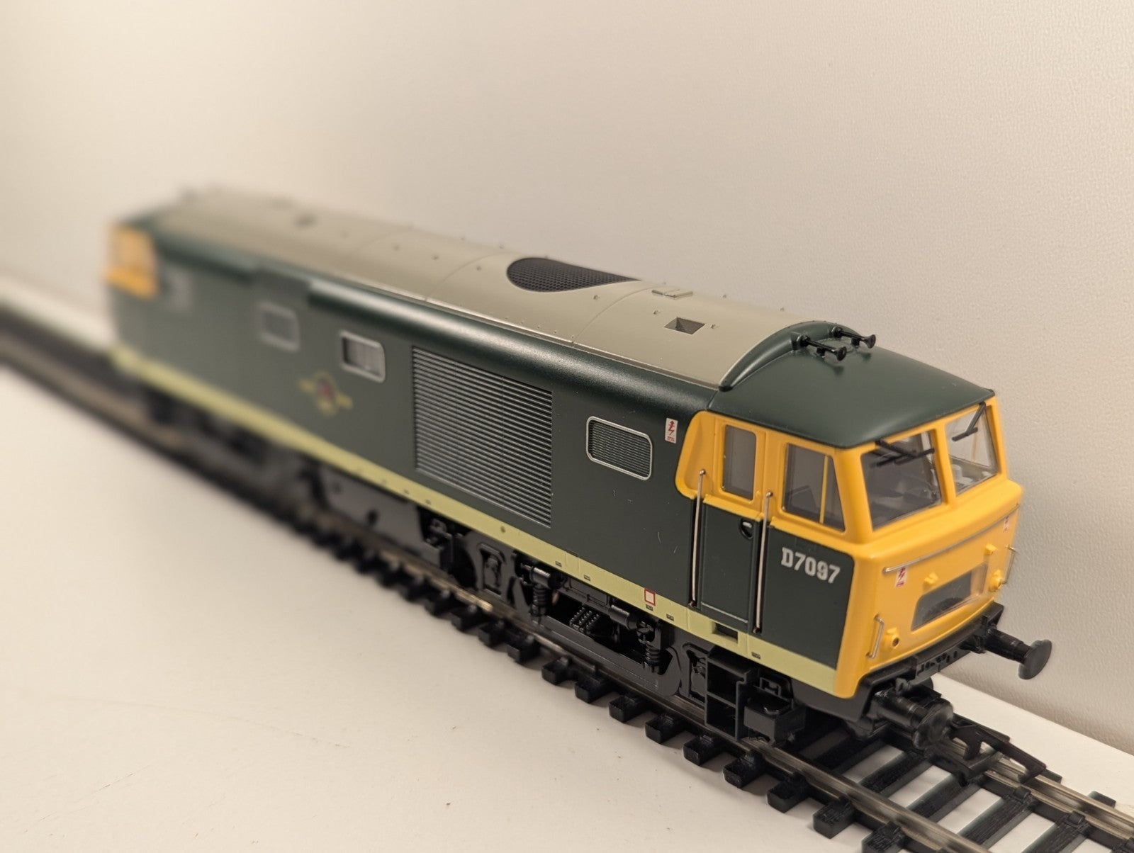 Heljan OO Gauge Class 35 Hymek D7097 DCC Ready