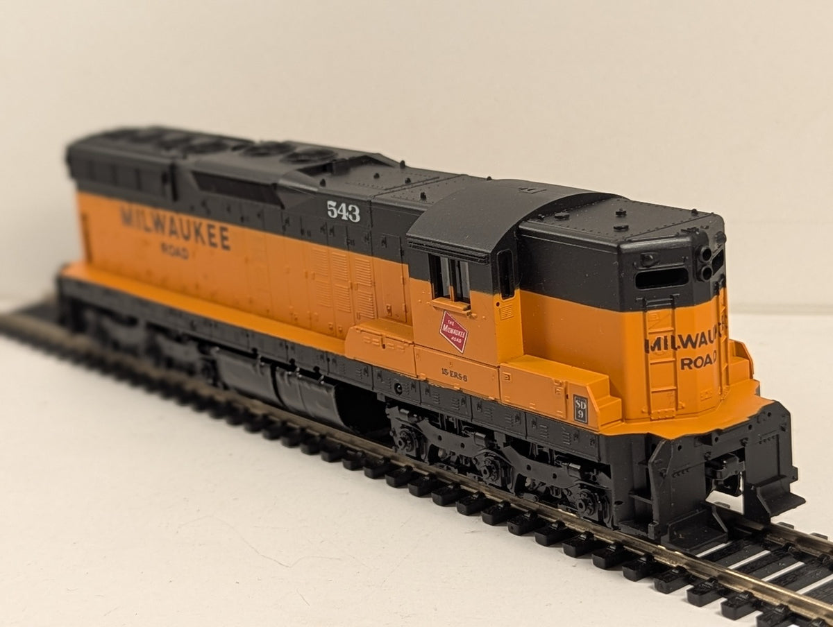 Athearn HO Gauge EMD SD9 Diesel Locomotive 543 Milwaukee Road Faulty