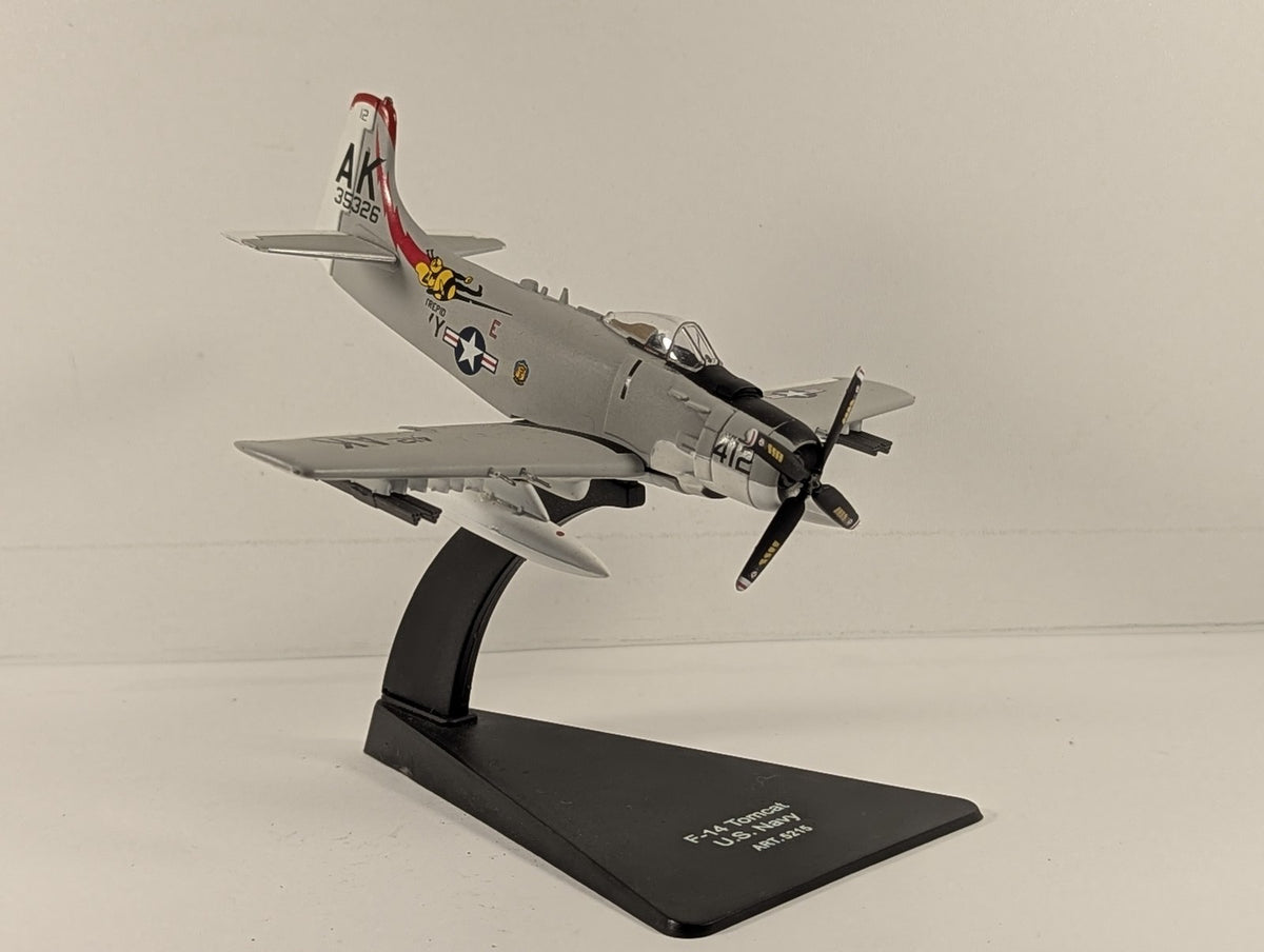 Easy Model 1:72 Douglas A-1H Skyraider Model Aircraft 135326
