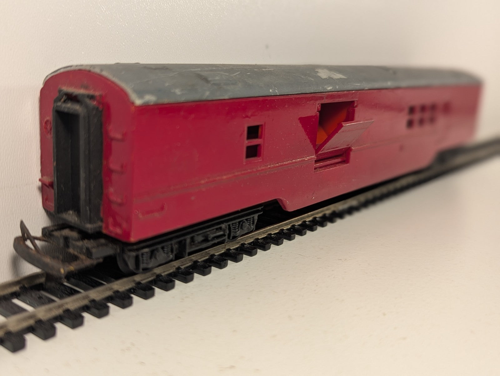 Tri-ang R119 Transcontinental Operating Mail Coach Maroon Repainted OO Gauge