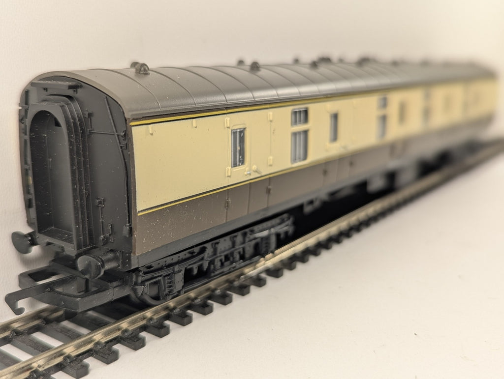 Hornby OO Gauge BR Mk1 Full Brake (BG) Passenger Coach W81021