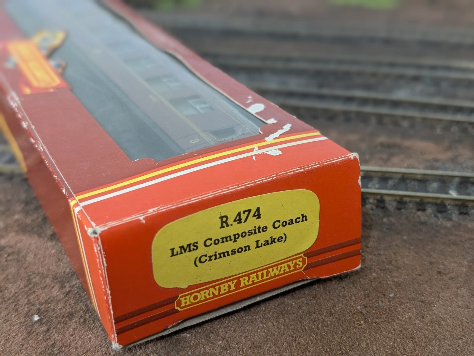 Hornby R474 Hornby RN 4120 LMS Stannier Composite Coach OO Gauge