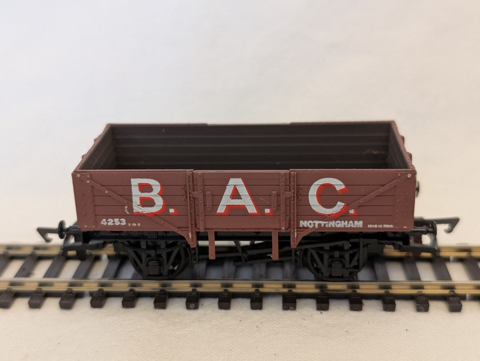 Mainline Railways OO Gauge 7 Plank Wagon 'B.A.C. Nottingham' Goods