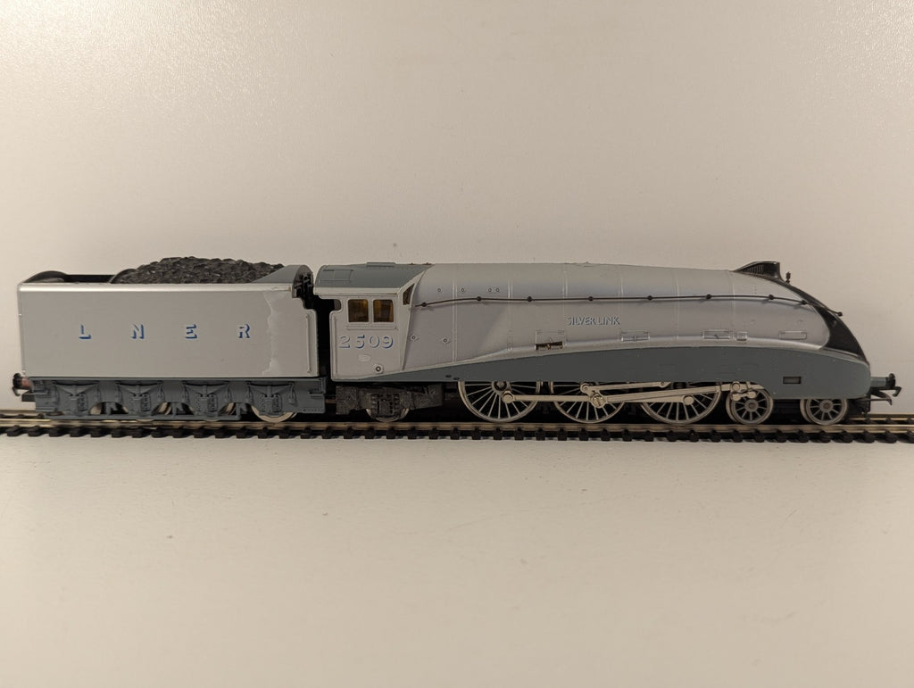 Hornby LNER Class A4 4-6-2 No.2509 "Silver Link" OO Gauge