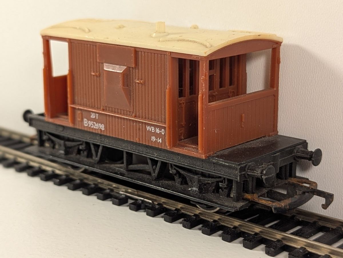 Tri-ang R016 BR 20-Ton Brake Van – OO Gauge