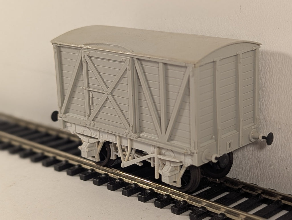 Slater's OO Gauge Midland Railway 10 Ton Covered Goods Van Unpainted 7024