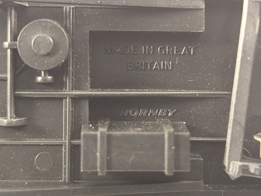 Hornby OO Gauge GWR Composite Coach Passenger Coach 6024 GWR Chocolate
