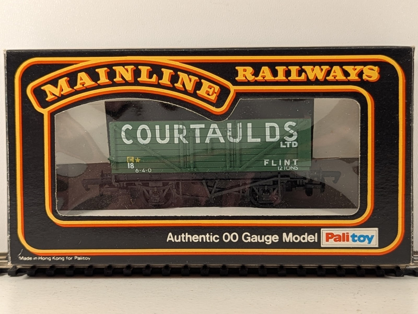 Mainline Courtaulds Ltd. Flint No.18 7 Plank Open Wagon OO Gauge - Boxed