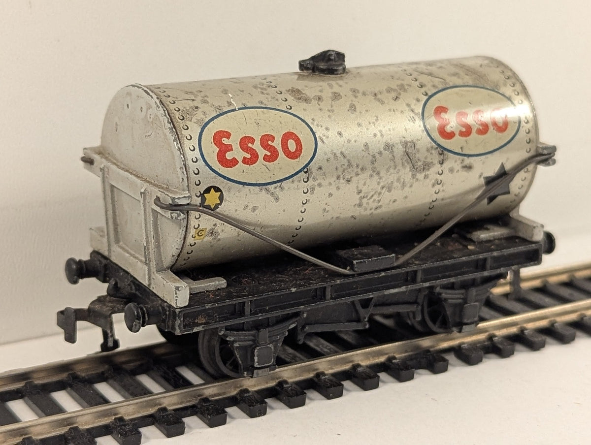 Hornby Dublo OO Gauge Esso Petrol Tank Wagon Goods Wagon Esso Silver D1