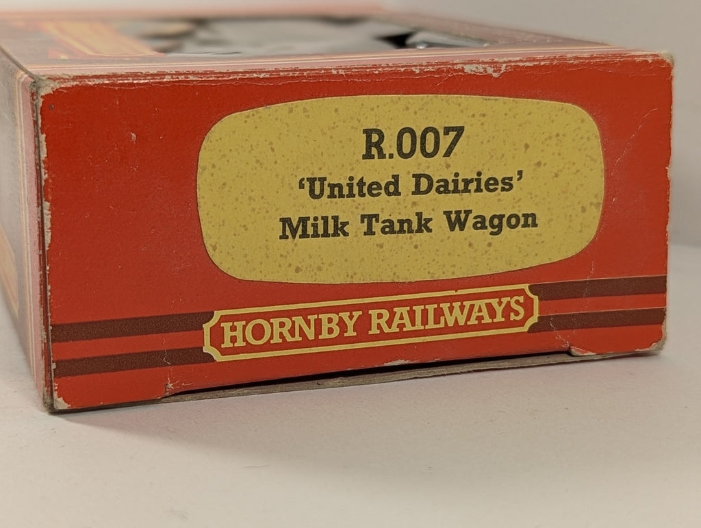 Hornby OO Gauge Prime Pork Closed Van Goods Wagon E71011 Green 'Prime Pork'