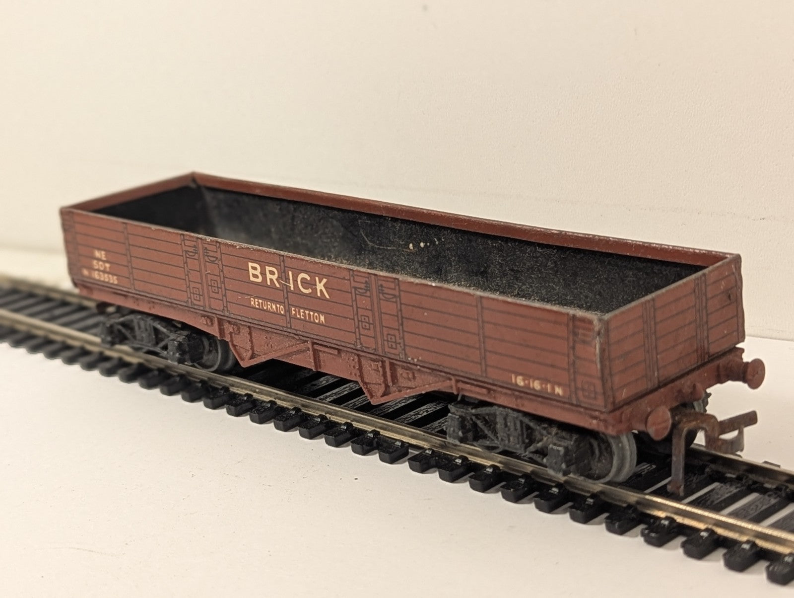 Hornby Dublo OO Gauge 50T Brick Truck Wagon E163535