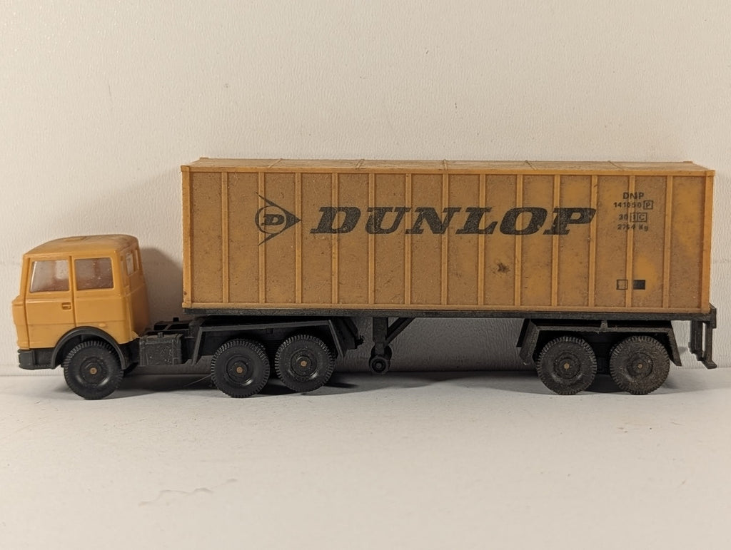 Lima HO Scale Fiat Articulated Lorry with Dunlop Container Model Truck