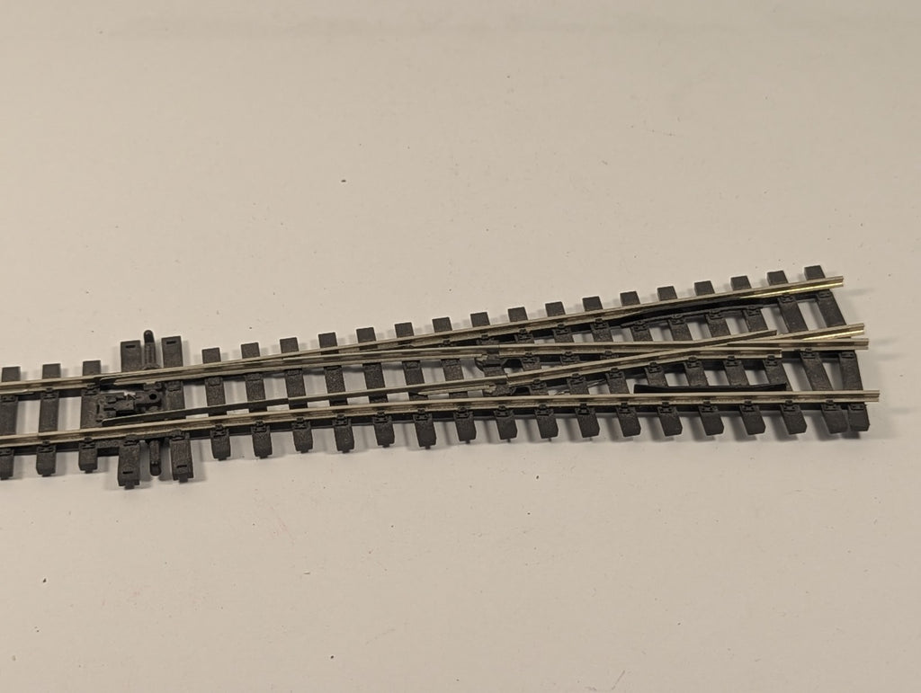 Peco SL-E396 HOe Gauge Code 55 Medium Radius Electrofrog Left Hand Turnout