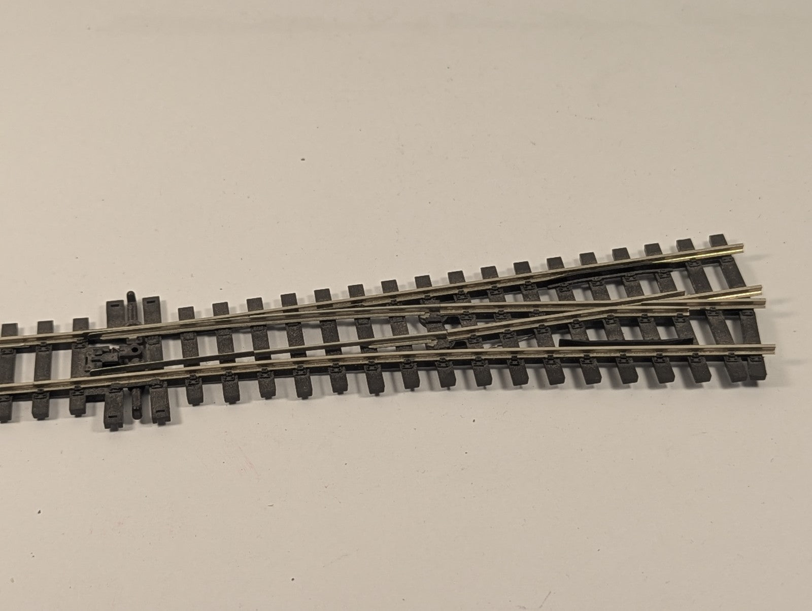 Peco SL-E396 HOe Gauge Code 55 Medium Radius Electrofrog Left Hand Turnout