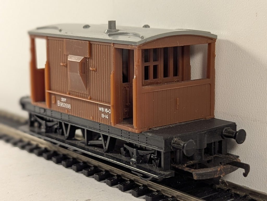 Tri-ang OO Gauge BR 20 Ton Standard Brake Van B952698 BR Bauxite R16