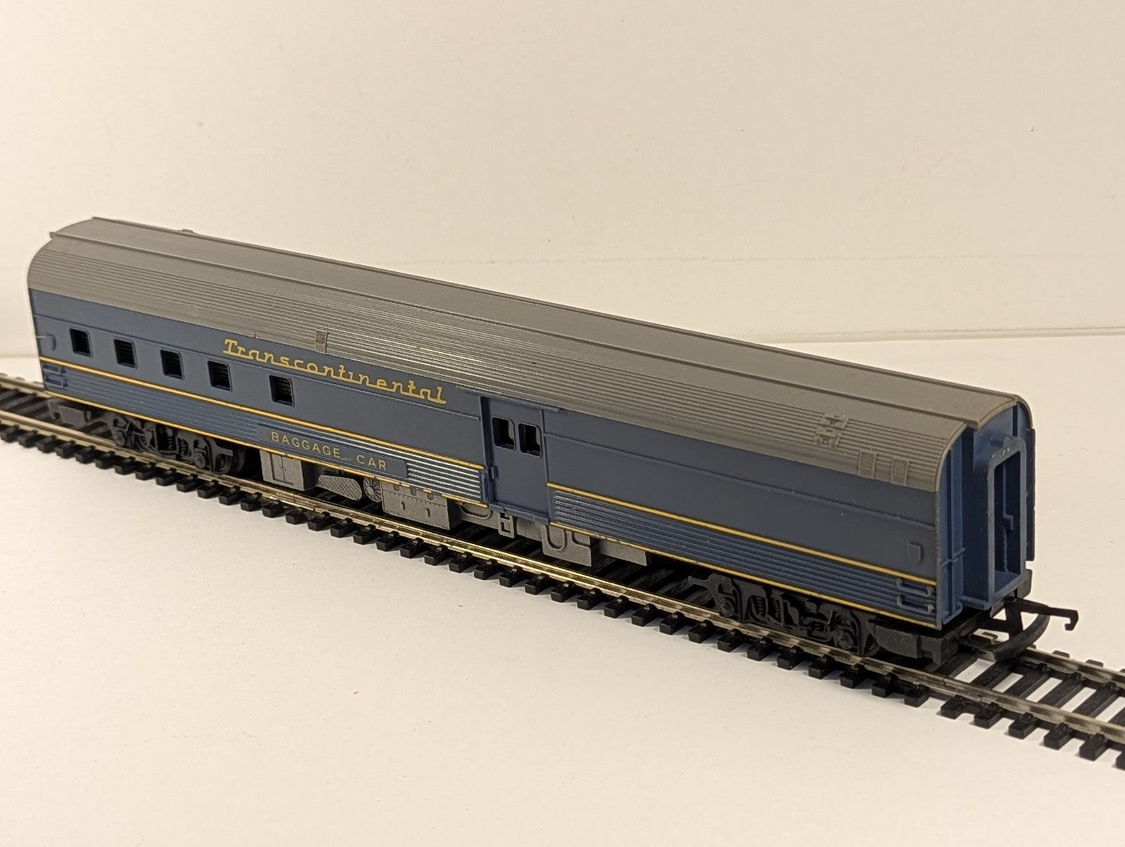Tri-ang OO Gauge Transcontinental Baggage Car Passenger Coach
