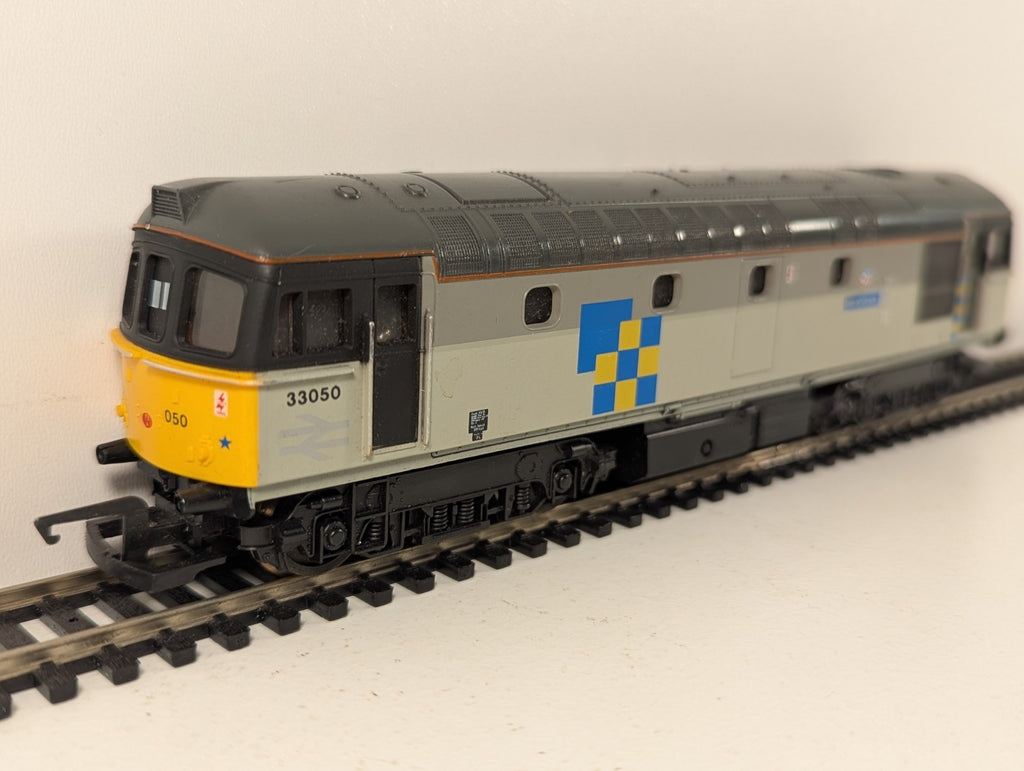 Lima 208108L Class 33 33050 “Isle of Grain” Railfreight Construction Grey