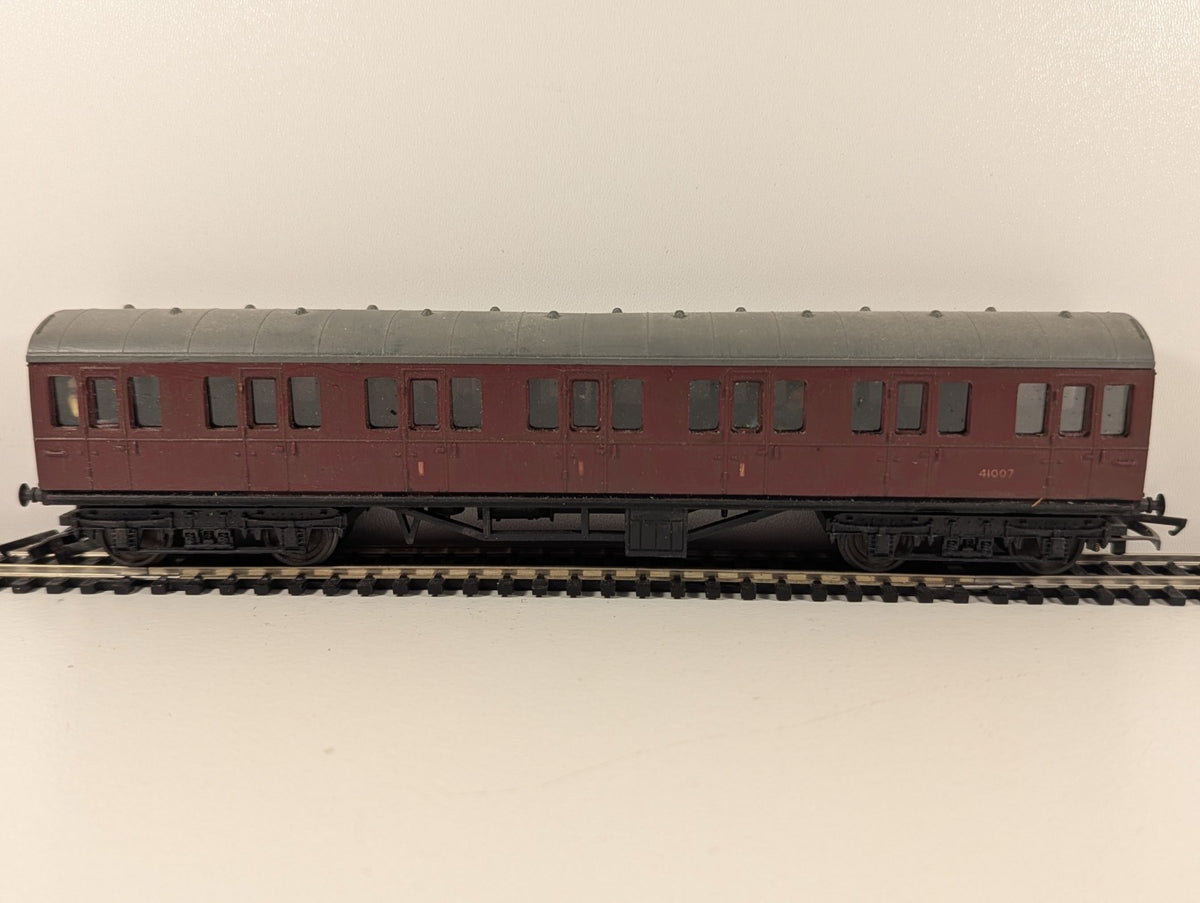 Tri-ang R120 Maroon Suburban Brake Coach M43171 – OO Gauge