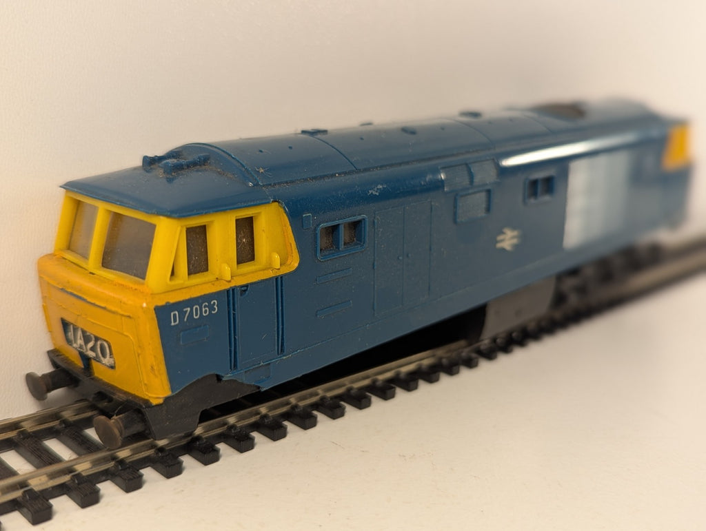 Tri-ang Hornby R758 OO Gauge Class 35 Hymek BR Blue - Spares/Repairs