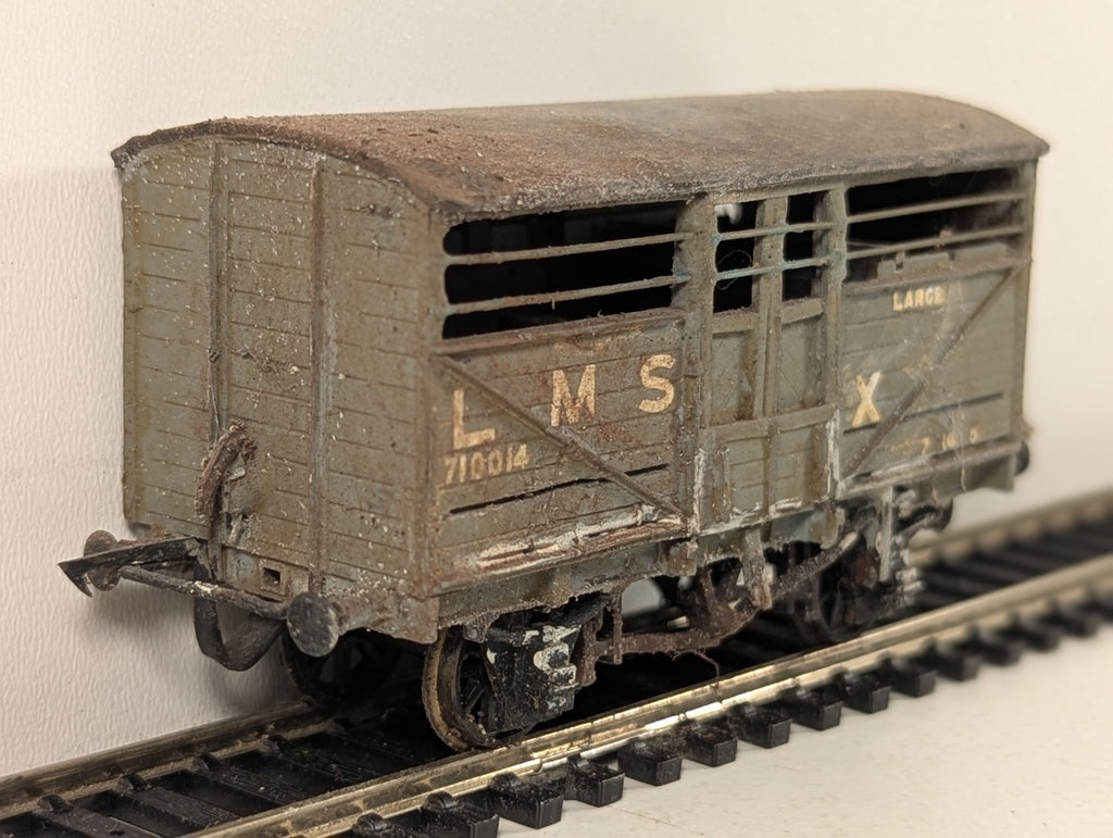Kitbuilt OO Gauge LMS Cattle Wagon 710014 LMS Grey W5006