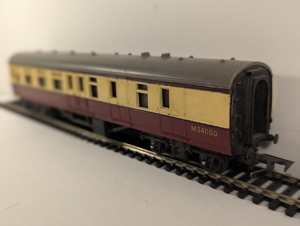 Tri-ang OO Gauge BR Mk1 Brake Coach Passenger Coach M34000 BR Crimson & Cream