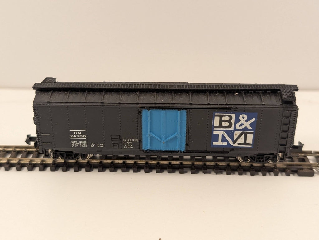 Bachmann N Gauge Boston & Maine 50' Box Car – No. 74750