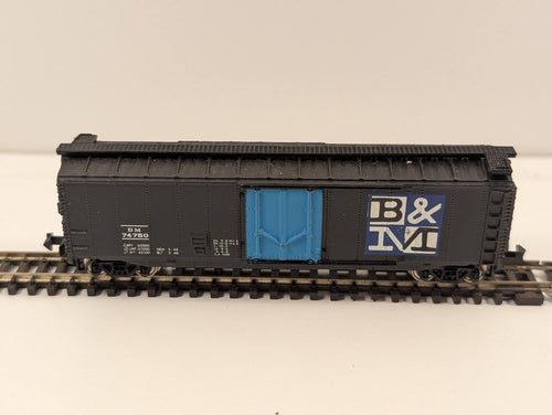 Bachmann N Gauge Boston & Maine 50' Box Car – No. 74750
