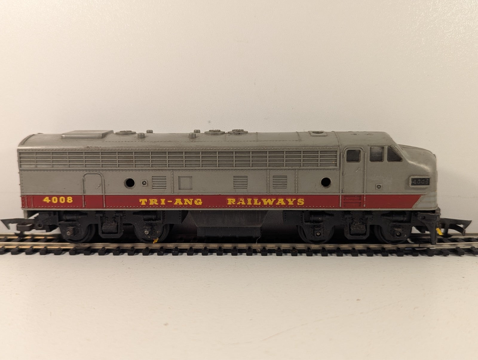 Tri-ang HO Gauge R57 Transcontinental B-B Diesel Dummy Locomotive