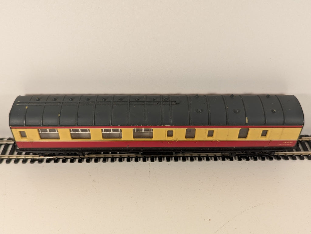 Hornby OO Gauge BR Stanier Brake Coach Red Cream