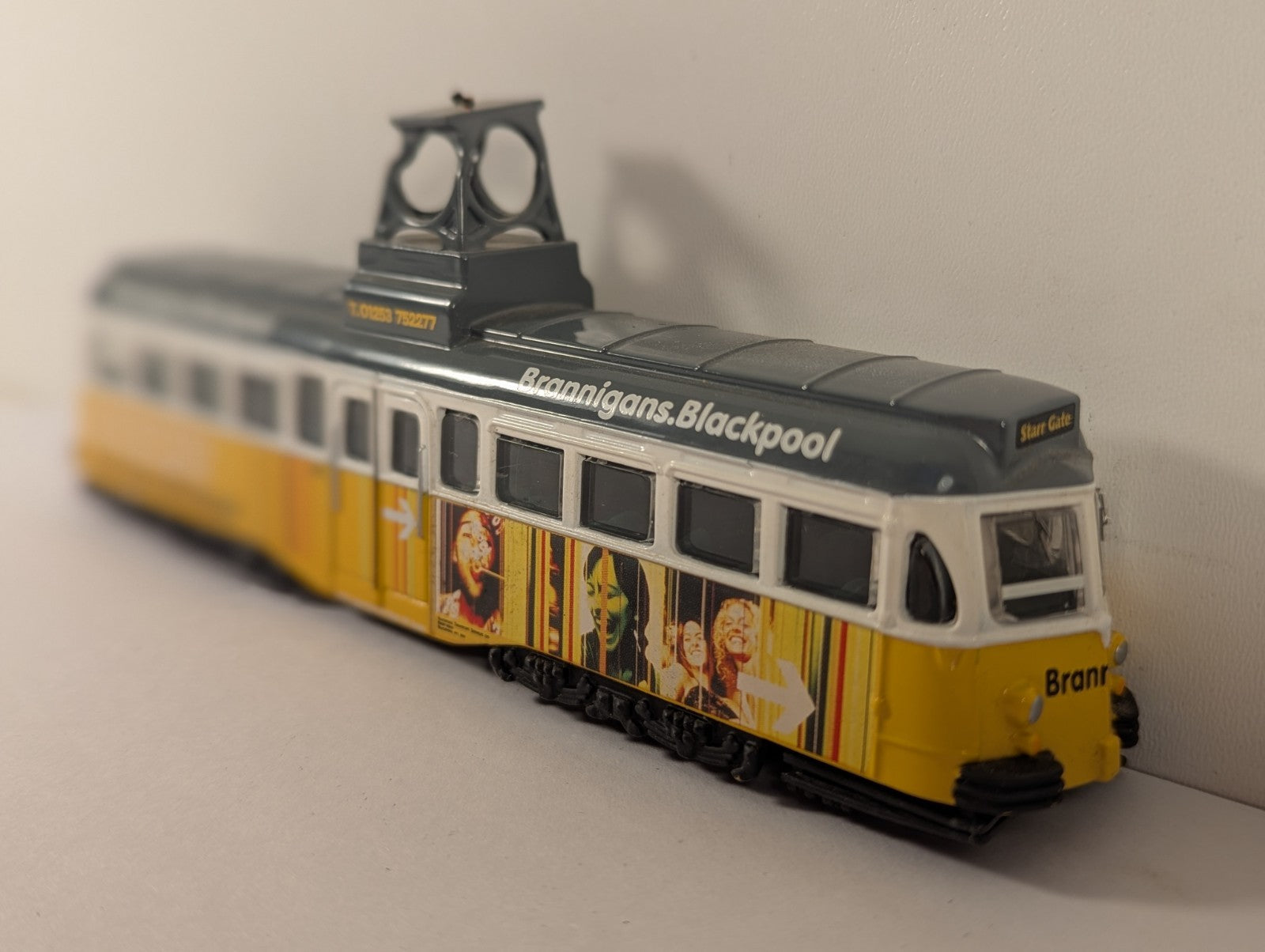 Corgi 1:76 Scale Blackpool Brush Tram 632 Brannigans Blackpool OM44