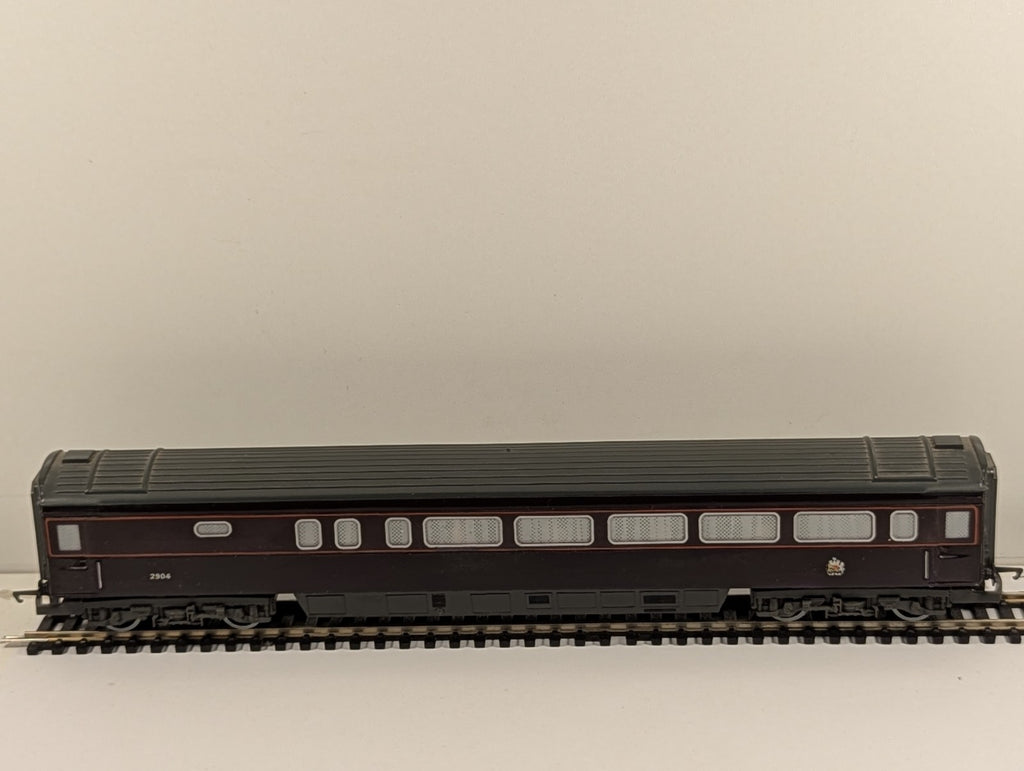 Hornby R439-0020 OO Gauge "The Duke's Saloon" Coach