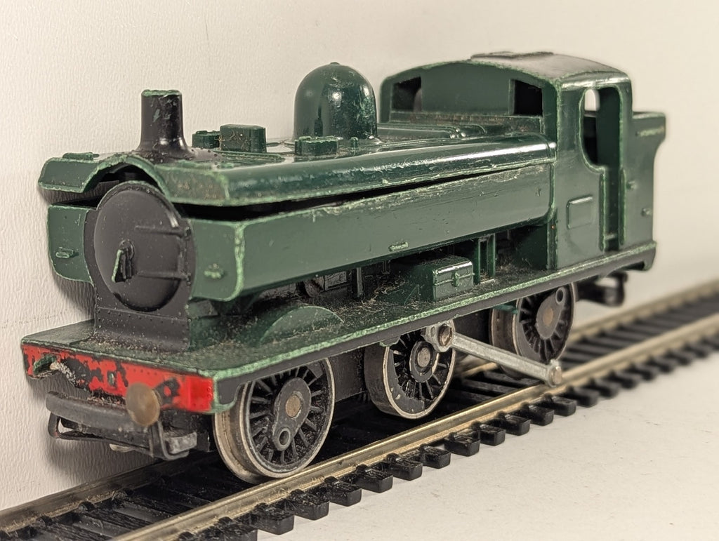 Hornby OO Gauge 0-6-0 Saddle Tank Locomotive Steam Locomotive Green