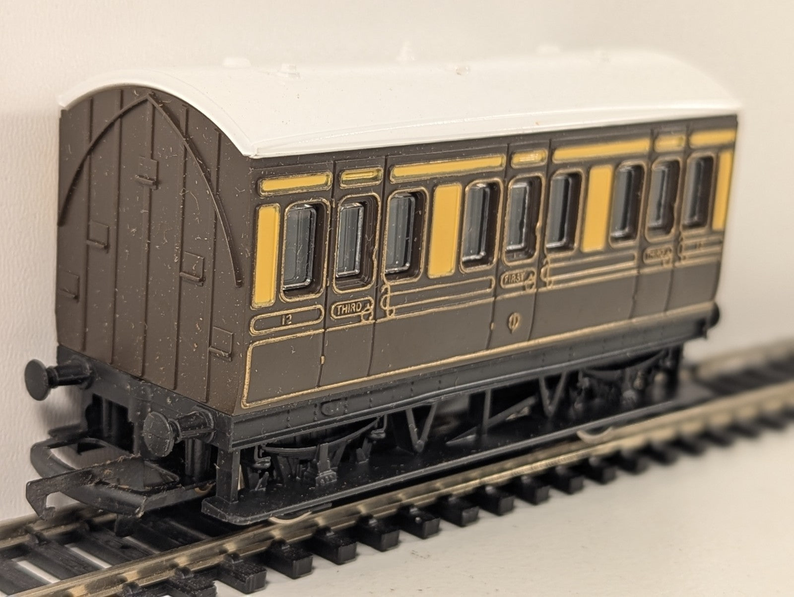 Hornby OO Gauge GWR 4-Wheel Coach R446