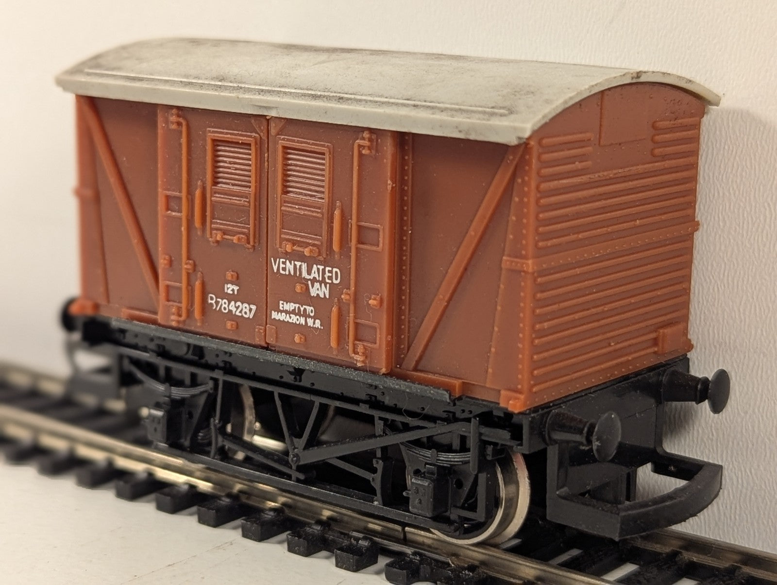 Hornby R009 British Railways Ventilated Van