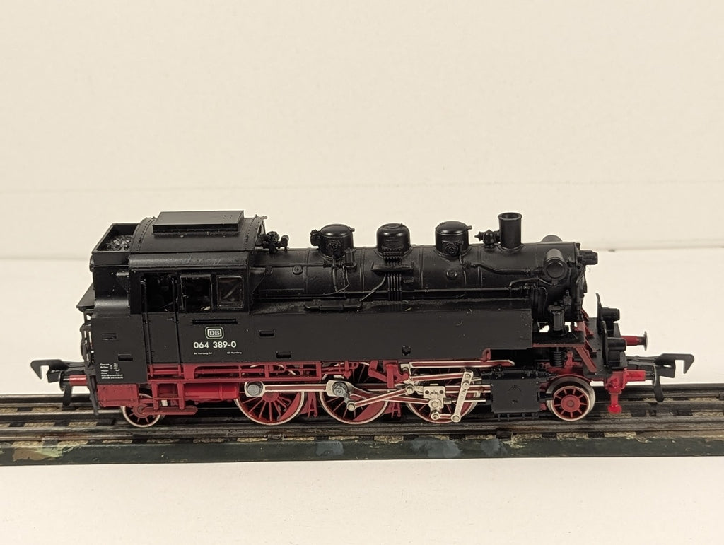 Fleischmann HO Gauge Class 064 Steam Locomotive 064 389-0 DB Black & Red